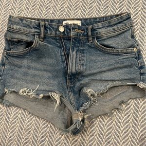 Zara denim shorts size 4 (can fit size 2) - SEND OFFERS